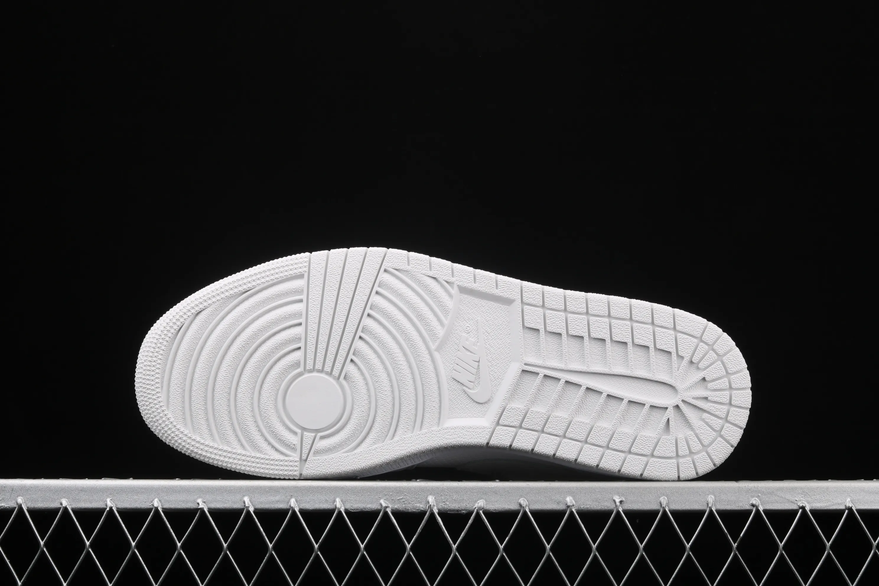 All Categories Air Jordan Jordan Series Basketball Shoes Air Jordan 1 Low New Version Air Jordan 1 Low AJ1 Joe 1 Low Top Leather Cultural and Leisure Sports Shoes CV3043-100